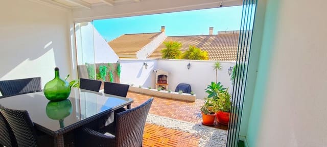 4 sovrum Radhus till salu i Benalmádena pueblo, Benalmádena med pool - 425 000 € (Ref: 9571282)
