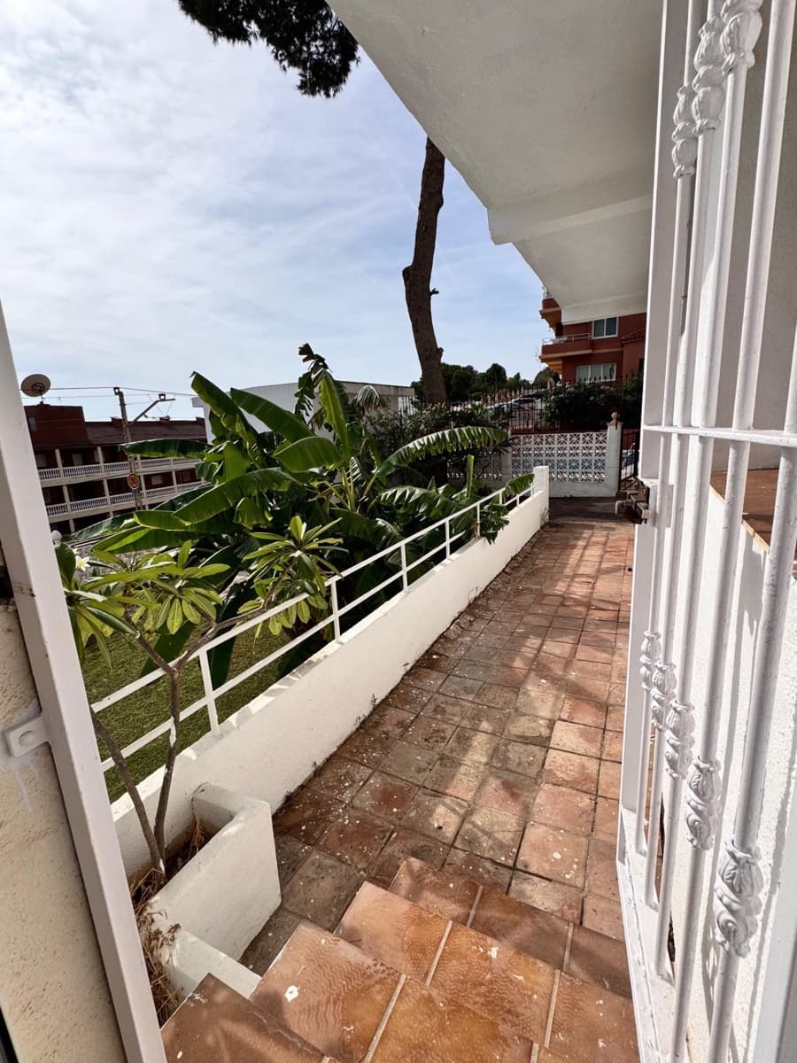 2 bedroom Beach Apartment for sale in Torremolinos with pool - € 269,000 (Ref: 9571293)