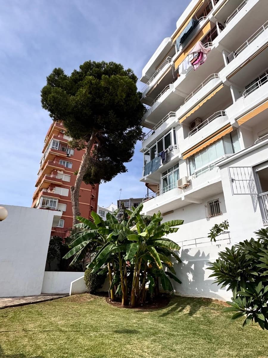 2 bedroom Beach Apartment for sale in Torremolinos with pool - € 269,000 (Ref: 9571293)