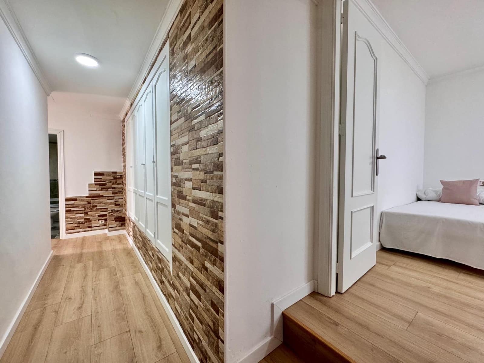 2 bedroom Beach Apartment for sale in Torremolinos with pool - € 269,000 (Ref: 9571293)