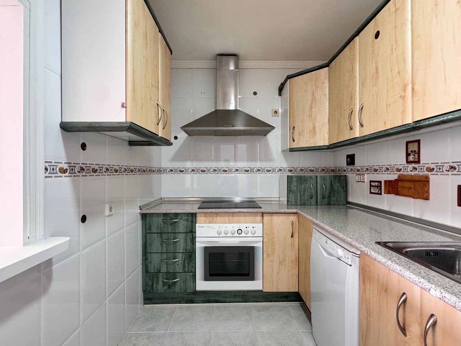 2 bedroom Beach Apartment for sale in Torremolinos with pool - € 269,000 (Ref: 9571293)