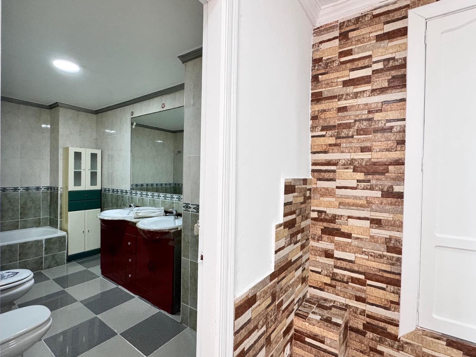 2 bedroom Beach Apartment for sale in Torremolinos with pool - € 269,000 (Ref: 9571293)