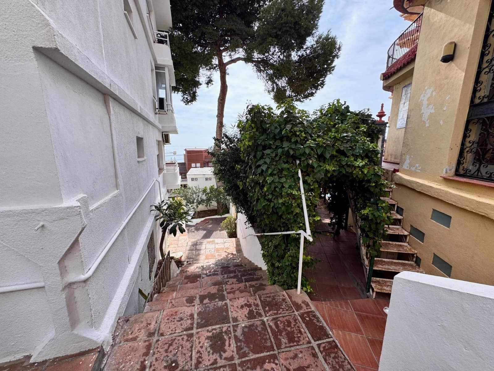 2 bedroom Beach Apartment for sale in Torremolinos with pool - € 269,000 (Ref: 9571293)