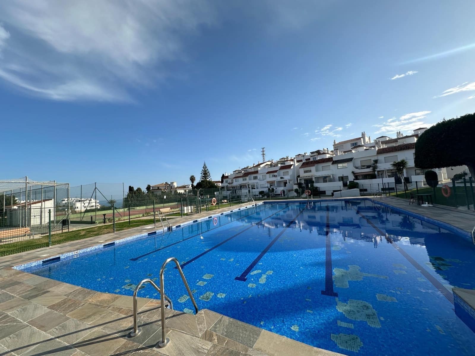 3 soveværelse Semi-Rækkehus til salg i Mijas med swimmingpool - € 450.000 (Ref: 9571295)