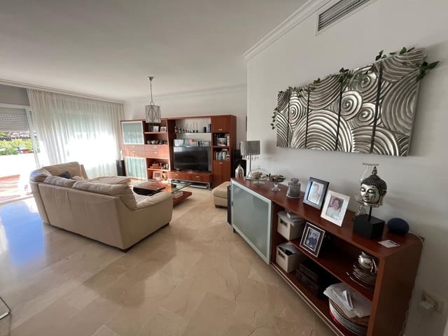 4 makuuhuone Rivitalo myytävänä paikassa Benalmádena mukana uima-altaan 
autotalli - 639 000 € (Ref: 9605081)