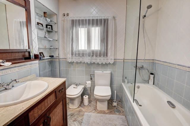 Chalet de 3 habitaciones en Benalmádena en venta con piscina garaje - 629.000 € (Ref: 9619411)