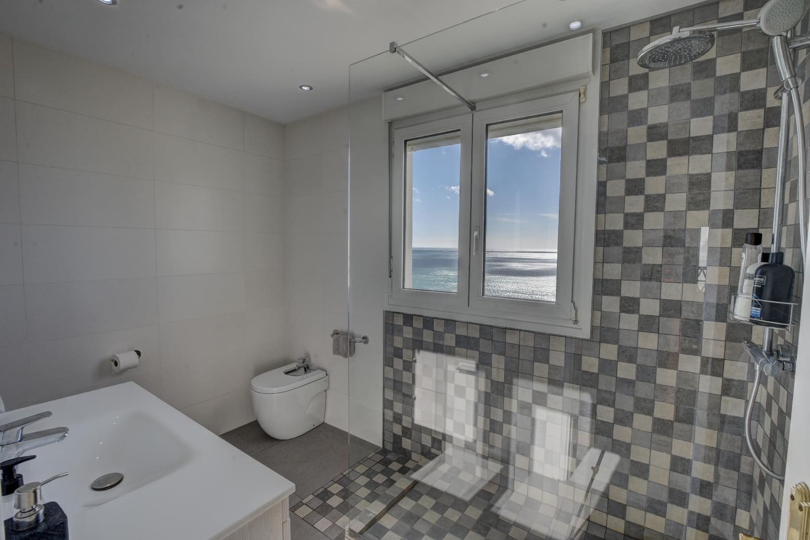 2 makuuhuone Rivitalo myytävänä paikassa Benalmadena mukana uima-altaan 
autotalli - 499 000 € (Ref: 9625789)