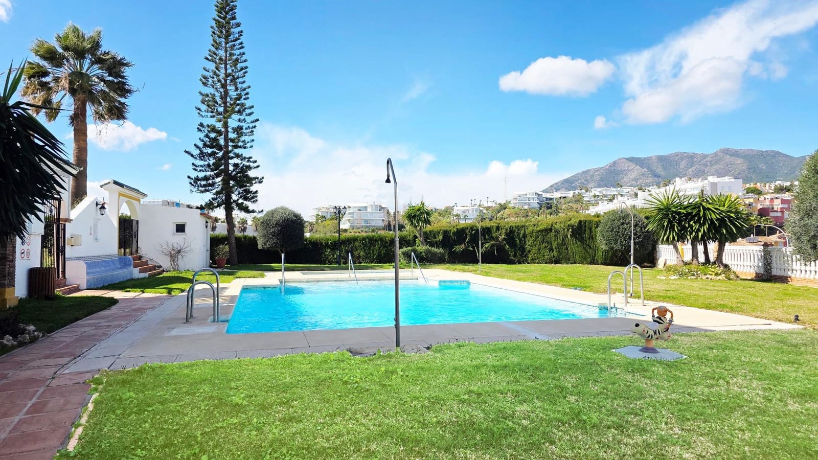 2 makuuhuone Rivitalo myytävänä paikassa Benalmadena mukana uima-altaan 
autotalli - 499 000 € (Ref: 9625789)