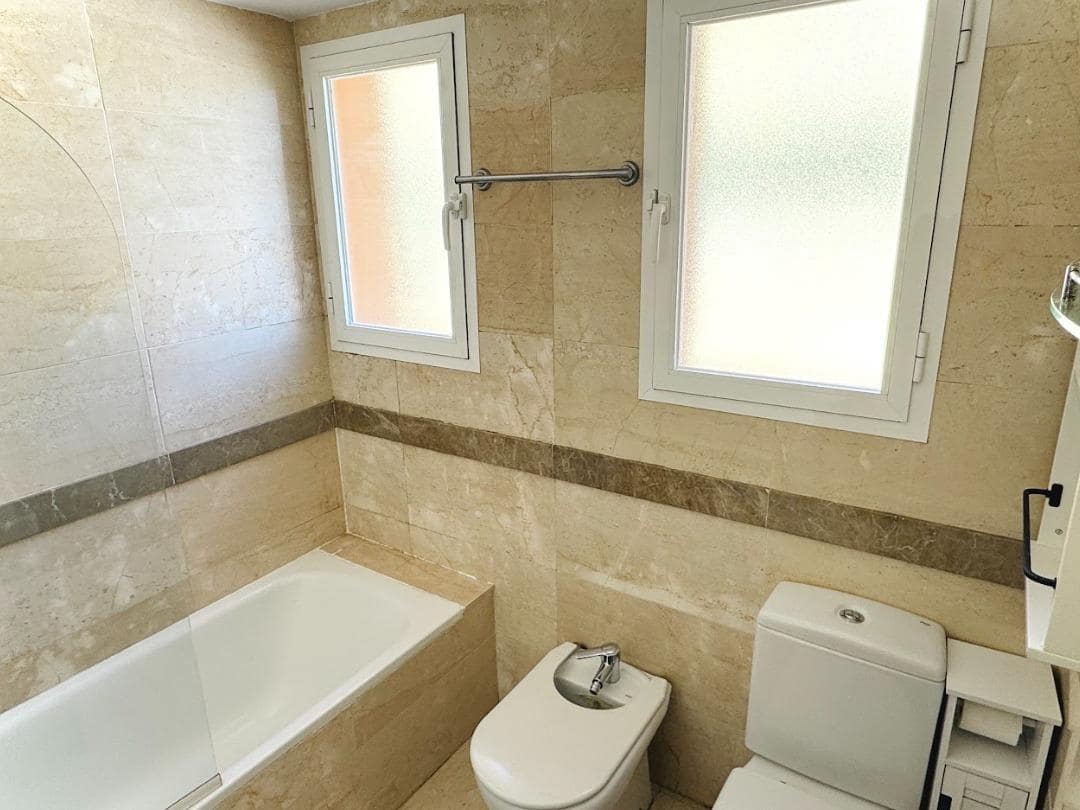 3 soveværelse Lejlighed til salg i Riviera del Sol med swimmingpool - € 334.000 (Ref: 9627678)