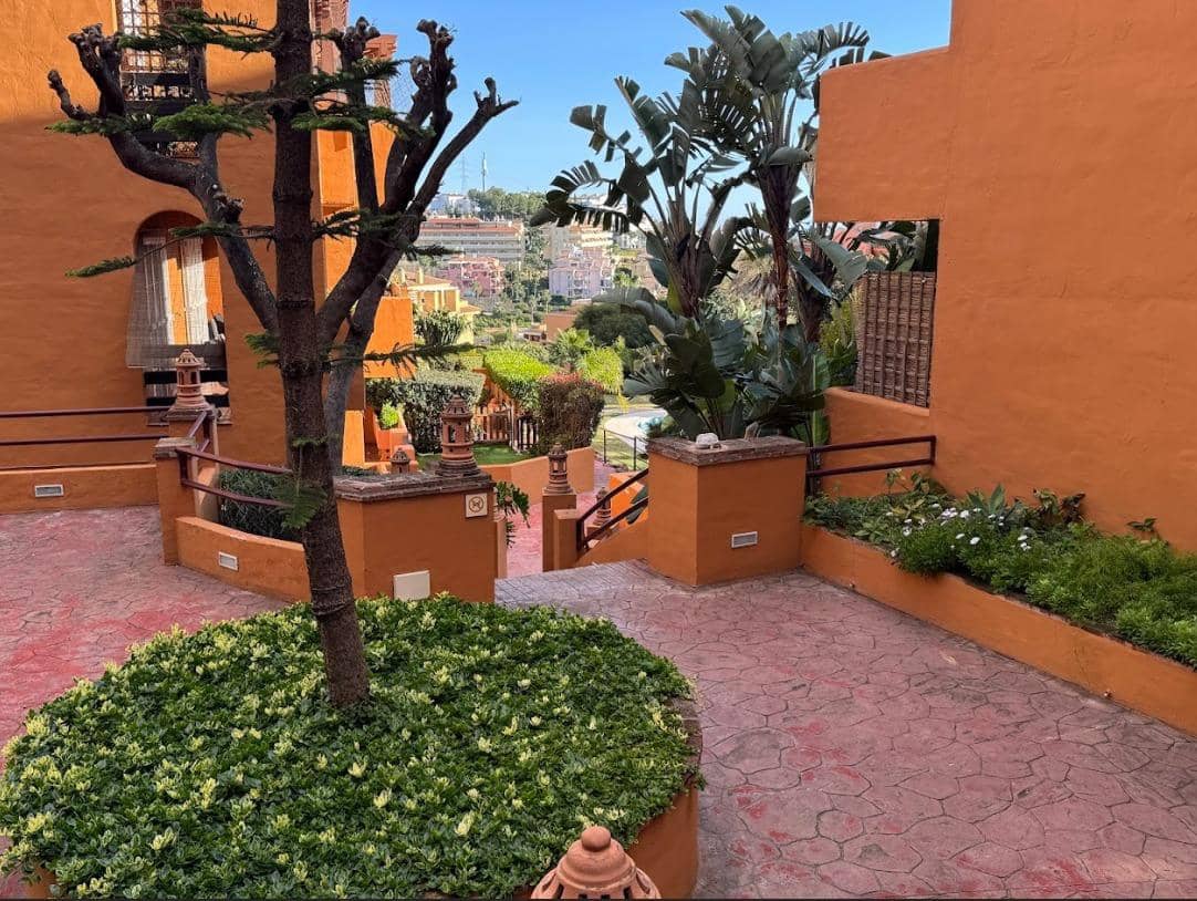 3 soveværelse Lejlighed til salg i Riviera del Sol med swimmingpool - € 334.000 (Ref: 9627678)