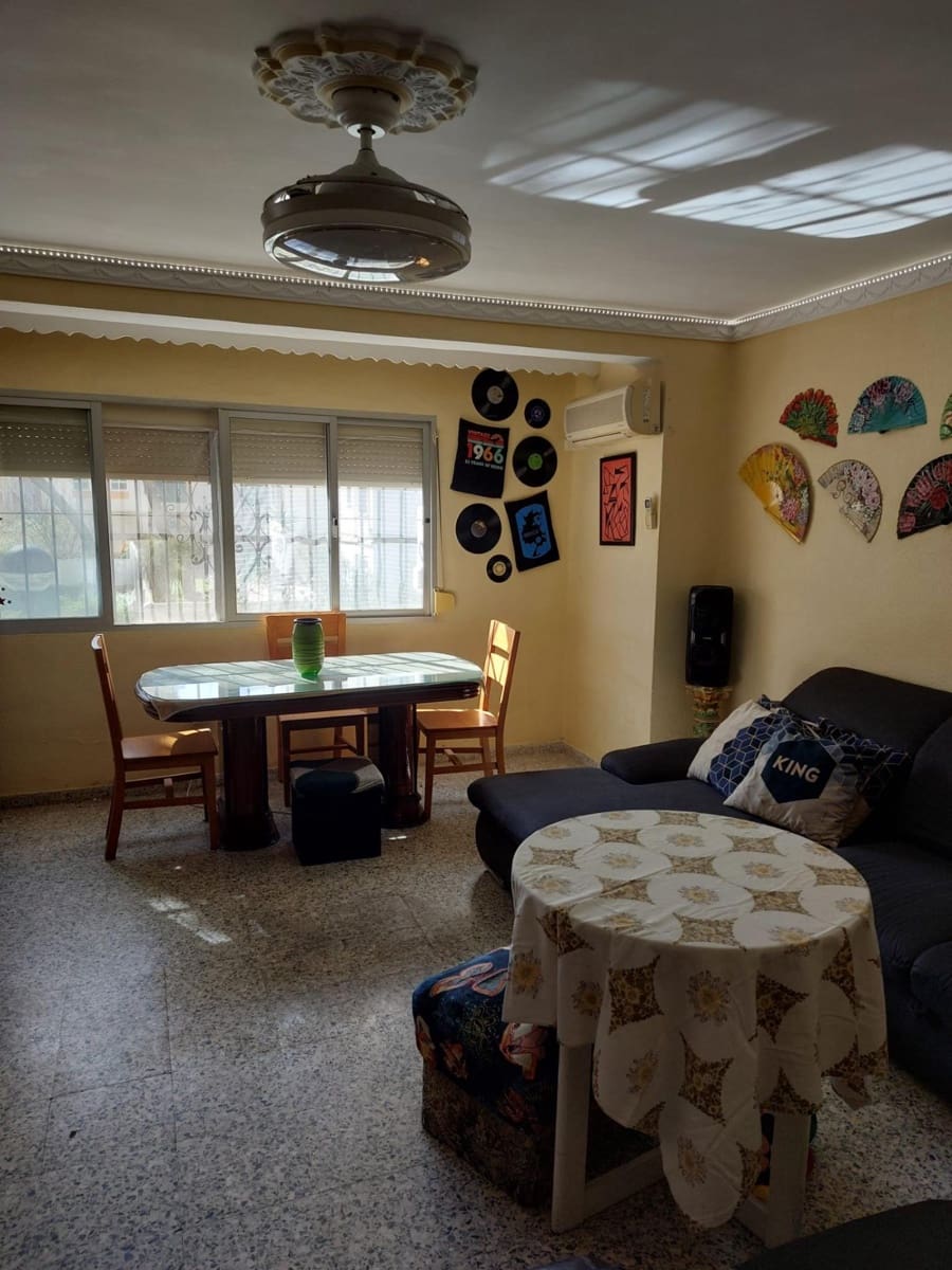 Piso de 3 habitaciones en Torremolinos en venta - 230.000 € (Ref: 9637707)