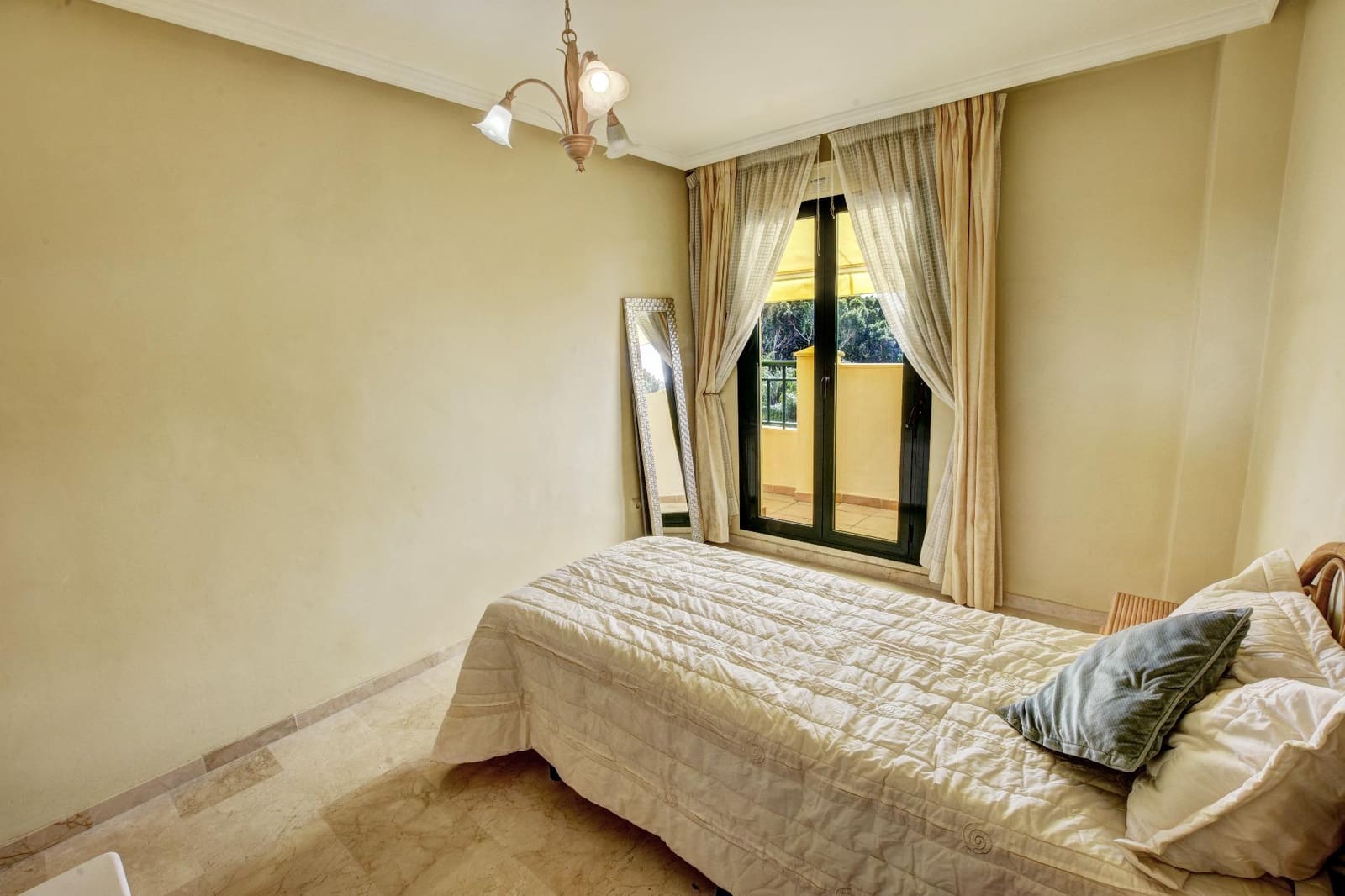 2 sypialnia Mieszkanie na sprzedaż w Torrequebrada z basenem garażem - 369 000 € (Ref: 9652107)