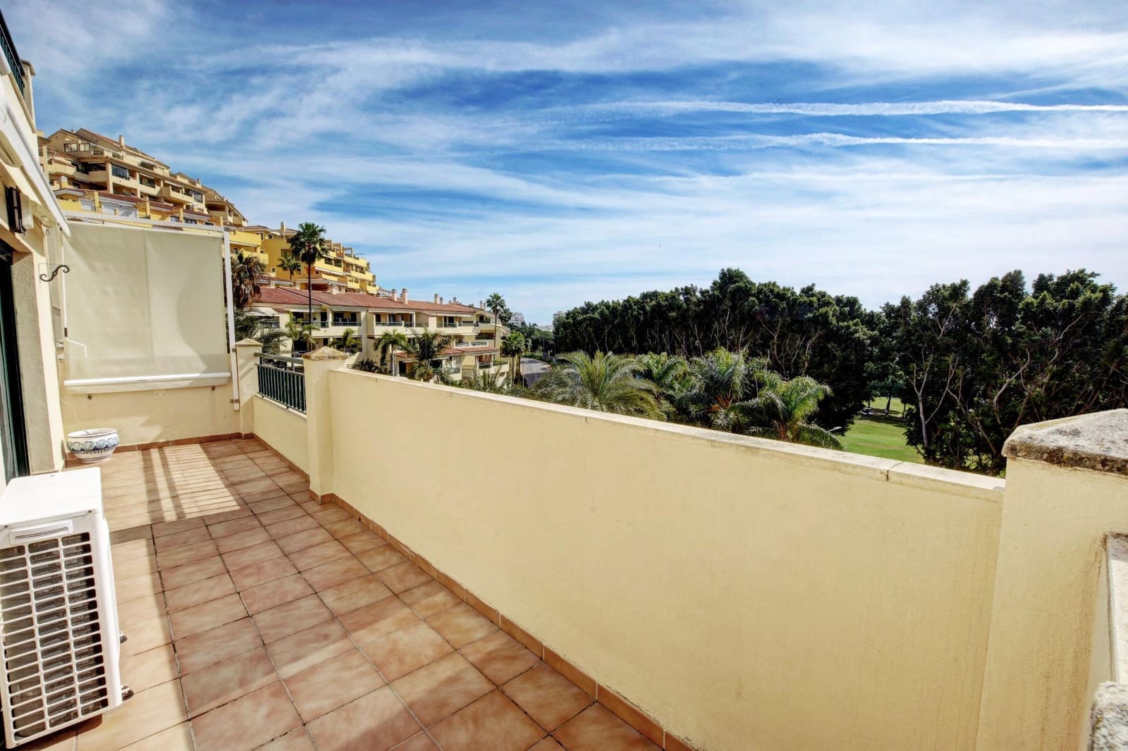 2 sypialnia Mieszkanie na sprzedaż w Torrequebrada z basenem garażem - 369 000 € (Ref: 9652107)