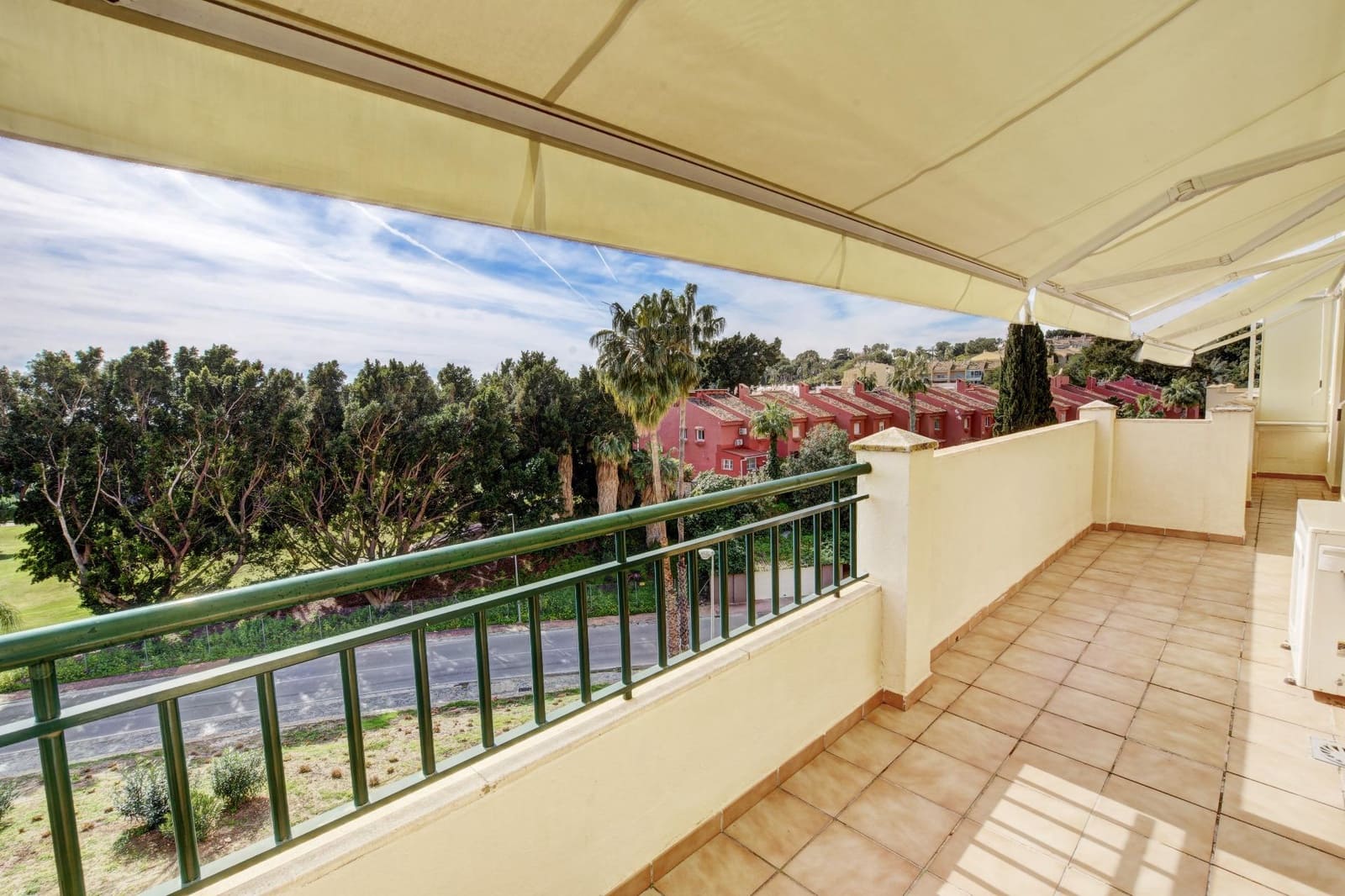 2 sypialnia Mieszkanie na sprzedaż w Torrequebrada z basenem garażem - 369 000 € (Ref: 9652107)