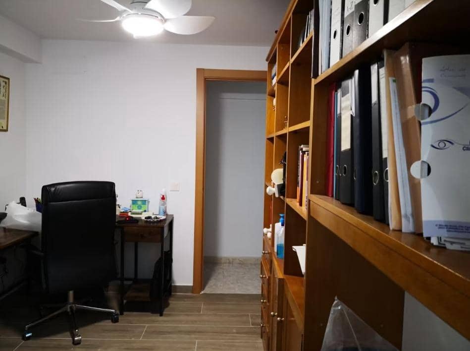 3 bedroom Flat for sale in Fuengirola with pool - € 388,000 (Ref: 9686544)