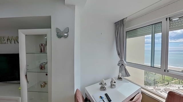 2 slaapkamer Appartement te koop in Benalmadena Costa, Benalmádena met garage - € 394.000 (Ref: 9686546)