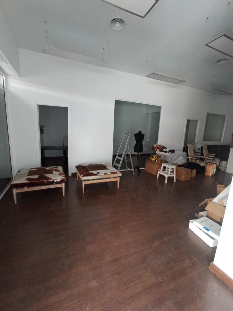 5 bedroom Commercial for sale in Muchamiel / Mutxamel - € 250,000 (Ref: 10029446)