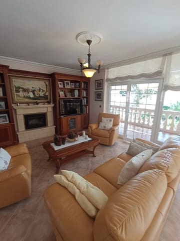 3 bedroom Villa for sale in Cala d'Or, El Campello with pool garage - € 590,000 (Ref: 8529837)