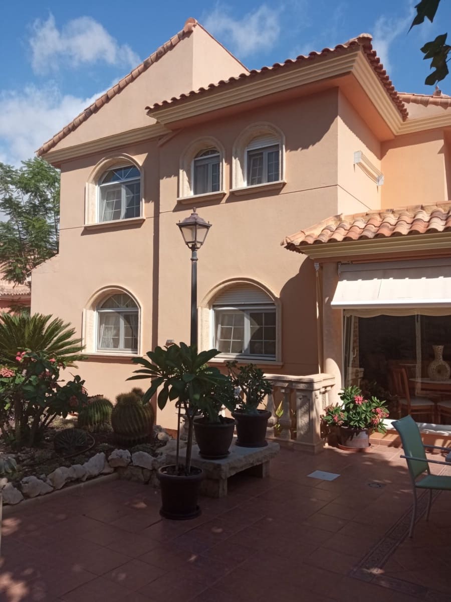 3 bedroom Villa for sale in Cala d'Or with pool garage - € 590,000 (Ref: 8529837)