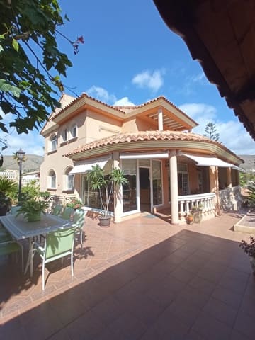 3 bedroom Villa for sale in Cala d'Or, El Campello with pool garage - € 590,000 (Ref: 8529837)