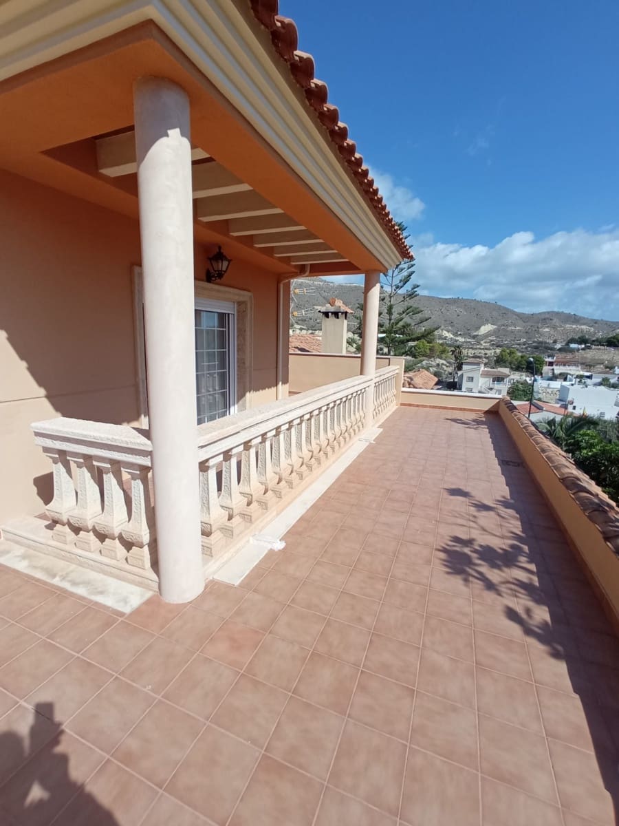 3 bedroom Villa for sale in Cala d'Or with pool garage - € 590,000 (Ref: 8529837)