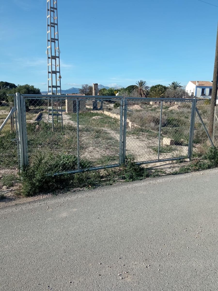 Grunde uden byggetilladelser til salg i Muchamiel / Mutxamel - € 265.000 (Ref: 8751067)