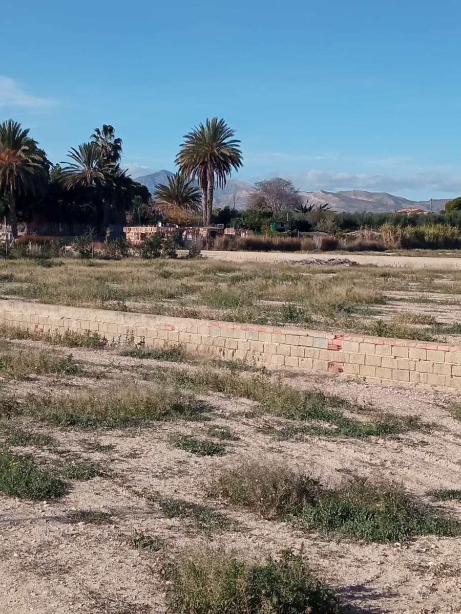 Grunde uden byggetilladelser til salg i Muchamiel / Mutxamel - € 265.000 (Ref: 8751067)