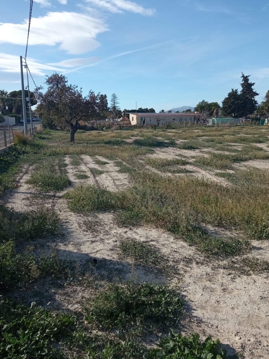 Grunde uden byggetilladelser til salg i Muchamiel / Mutxamel - € 265.000 (Ref: 8751067)