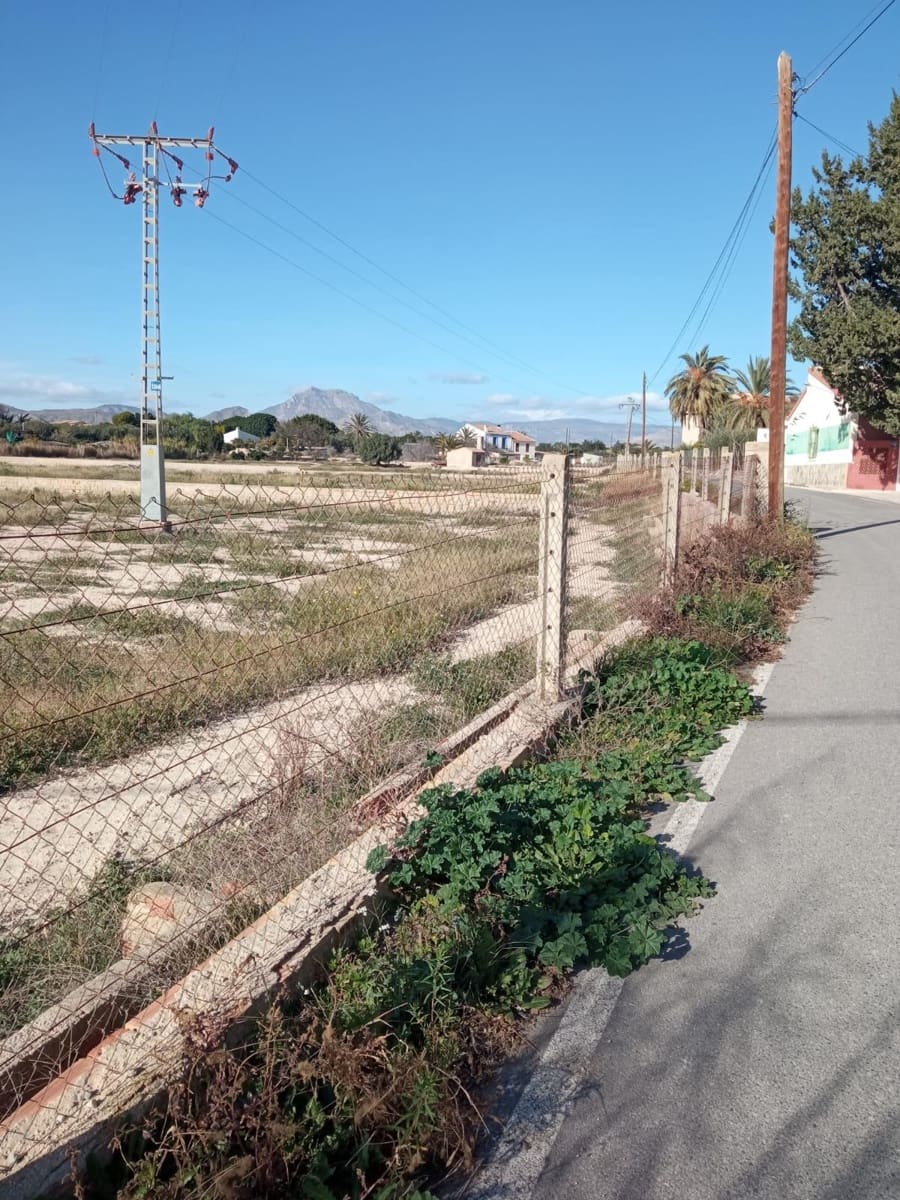 Grunde uden byggetilladelser til salg i Muchamiel / Mutxamel - € 265.000 (Ref: 8751067)