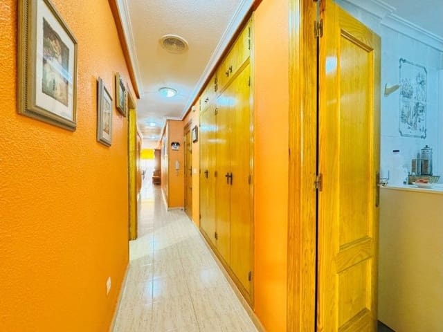 Apartamento de 2 habitaciones en Torrevieja en venta - 179.000 € (Ref: 9117029)