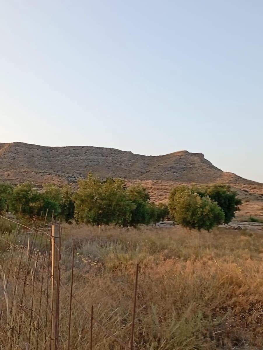 Grunde uden byggetilladelser til salg i Alicante by - € 139.900 (Ref: 9128260)