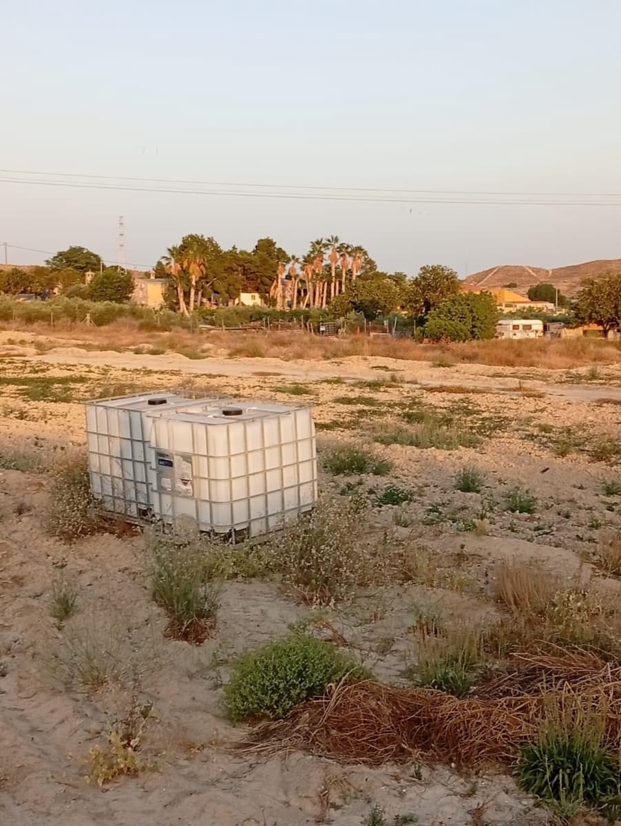 Grunde uden byggetilladelser til salg i Alicante by - € 139.900 (Ref: 9128260)