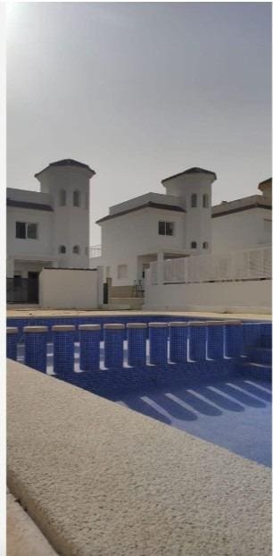 3 bedroom Villa for sale in San Fulgencio with pool - € 275,000 (Ref: 9406895)