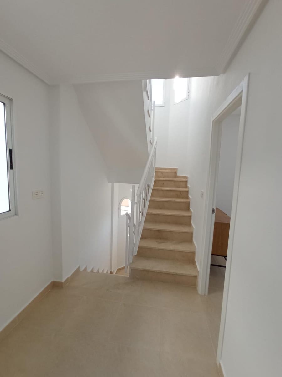 3 bedroom Villa for sale in San Fulgencio with pool - € 275,000 (Ref: 9406895)