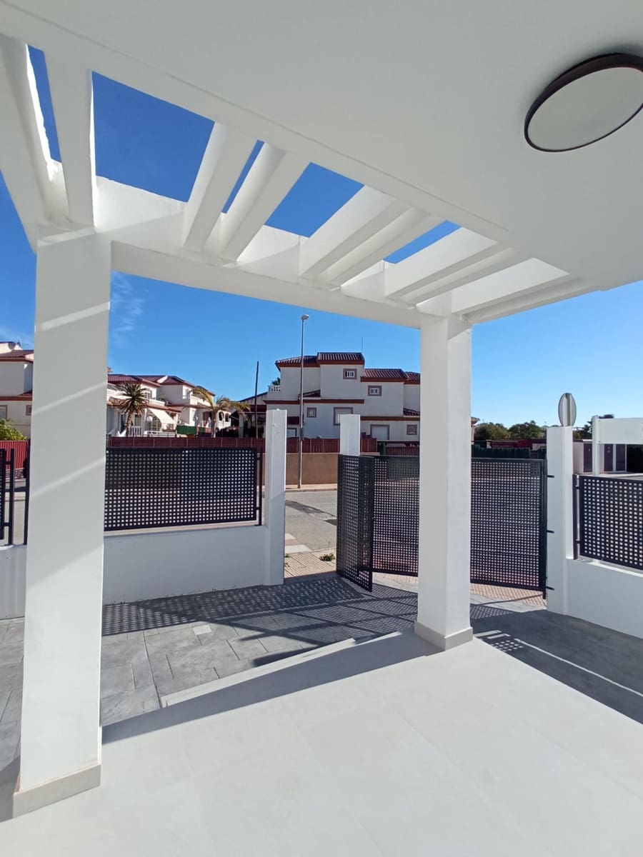 3 bedroom Villa for sale in San Fulgencio with pool - € 275,000 (Ref: 9406895)