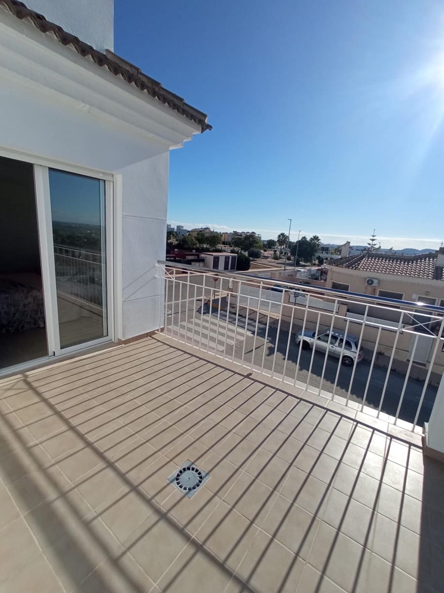 3 bedroom Villa for sale in San Fulgencio with pool - € 275,000 (Ref: 9406895)