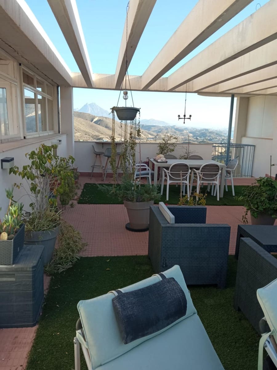 2 Zimmer Penthouse zu verkaufen in El Campello mit Pool Garage - 250.000 € (Ref: 9462109)