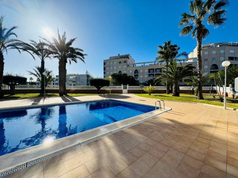 3 quarto Penthouse para venda em Guardamar del Segura com piscina garagem - 470 000 € (Ref: 9596165)