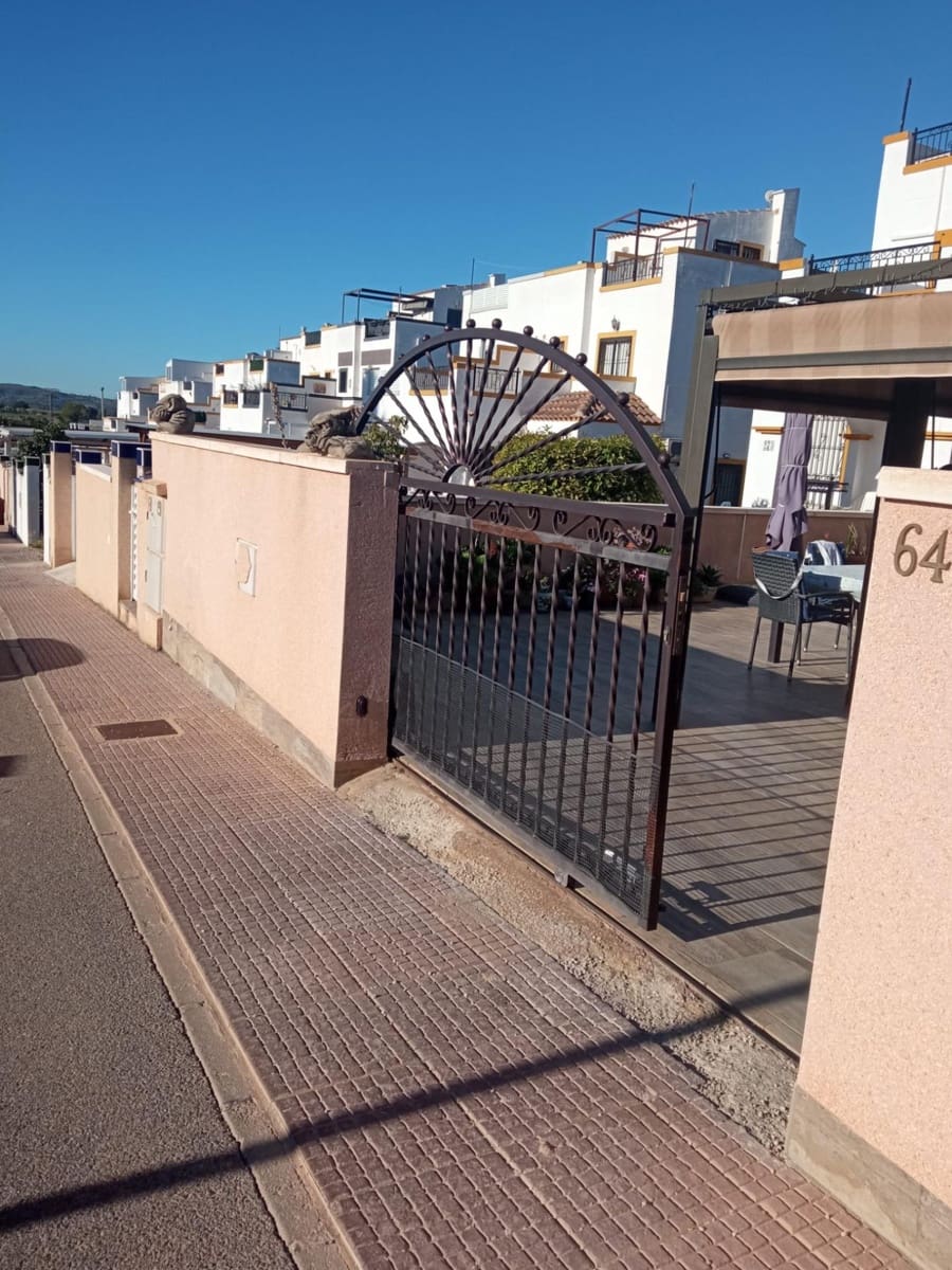4 soveværelse Rækkehus til salg i San Fulgencio med swimmingpool garage - € 238.000 (Ref: 9748080)