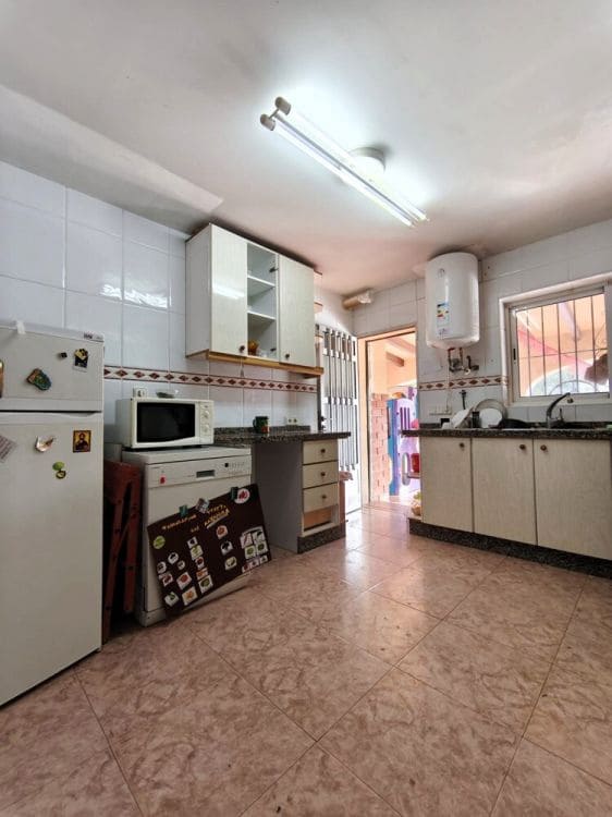 5 bedroom Villa for sale in Busot with pool - € 520,000 (Ref: 9840375)