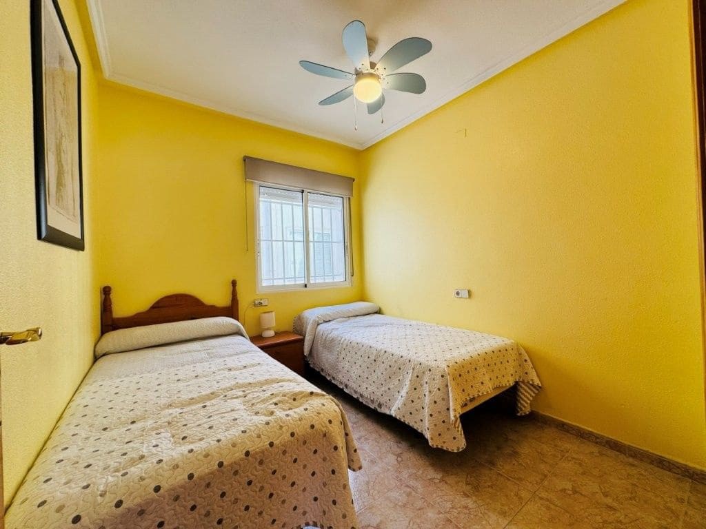 2 soverom Leilighet til salgs i Torrevieja med svømmebasseng - € 165 000 (Ref: 9840376)