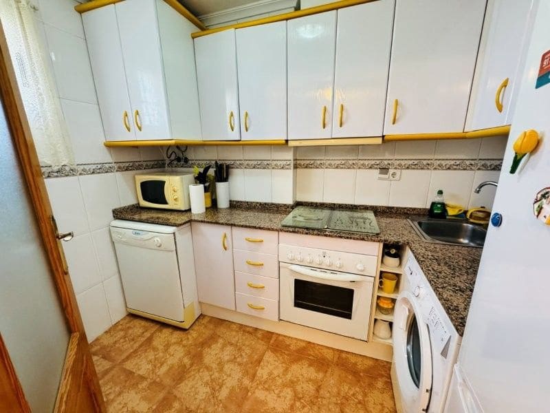 2 slaapkamer Appartement te koop in Torrevieja met zwembad garage - € 175.000 (Ref: 9995147)