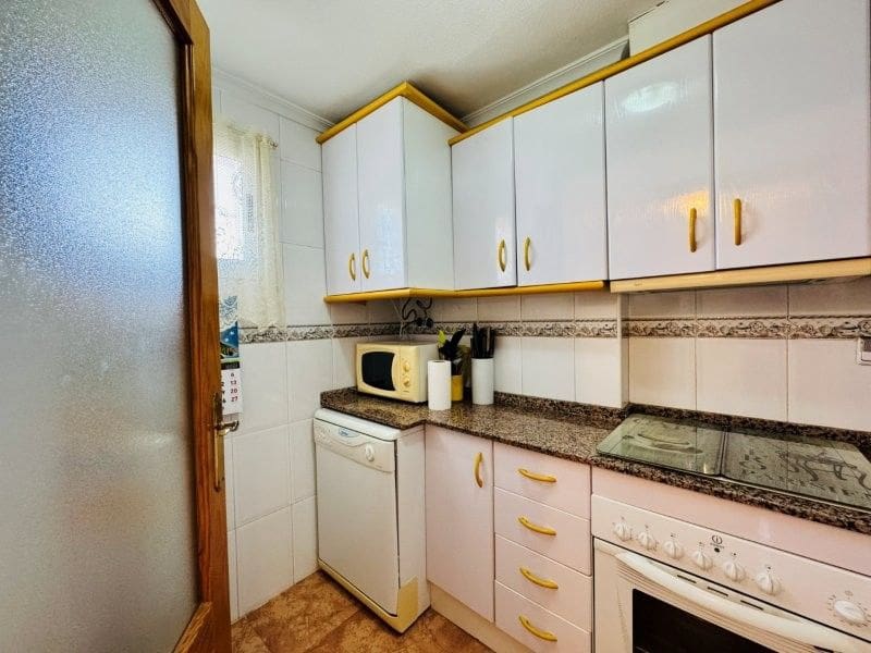 2 slaapkamer Appartement te koop in Torrevieja met zwembad garage - € 175.000 (Ref: 9995147)