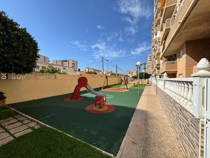 2 slaapkamer Appartement te koop in Torrevieja met zwembad garage - € 175.000 (Ref: 9995147)