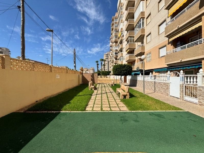 2 slaapkamer Appartement te koop in Torrevieja met zwembad garage - € 175.000 (Ref: 9995147)
