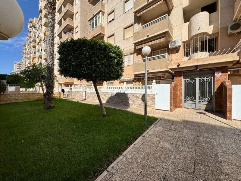 2 slaapkamer Appartement te koop in Torrevieja met zwembad garage - € 175.000 (Ref: 9995147)