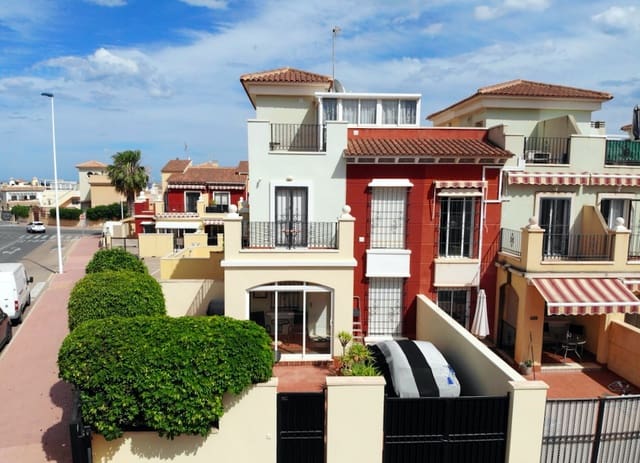2 makuuhuone Bungalow myytävänä paikassa Aguas Nuevas, Torrevieja mukana uima-altaan 
autotalli - 219 000 € (Ref: 9156229)