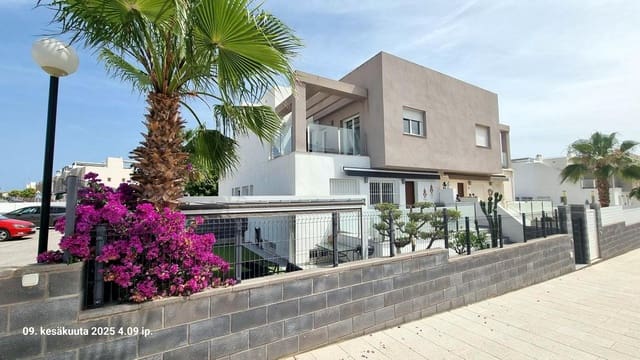 3 soveværelse Semi-Rækkehus til salg i Parque Acuático - Sector 25, Torrevieja med swimmingpool garage - € 393.000 (Ref: 9156234)