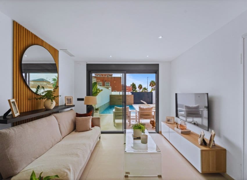 3 quarto Moradia para venda em Los Montesinos com piscina - 425 000 € (Ref: 10029090)