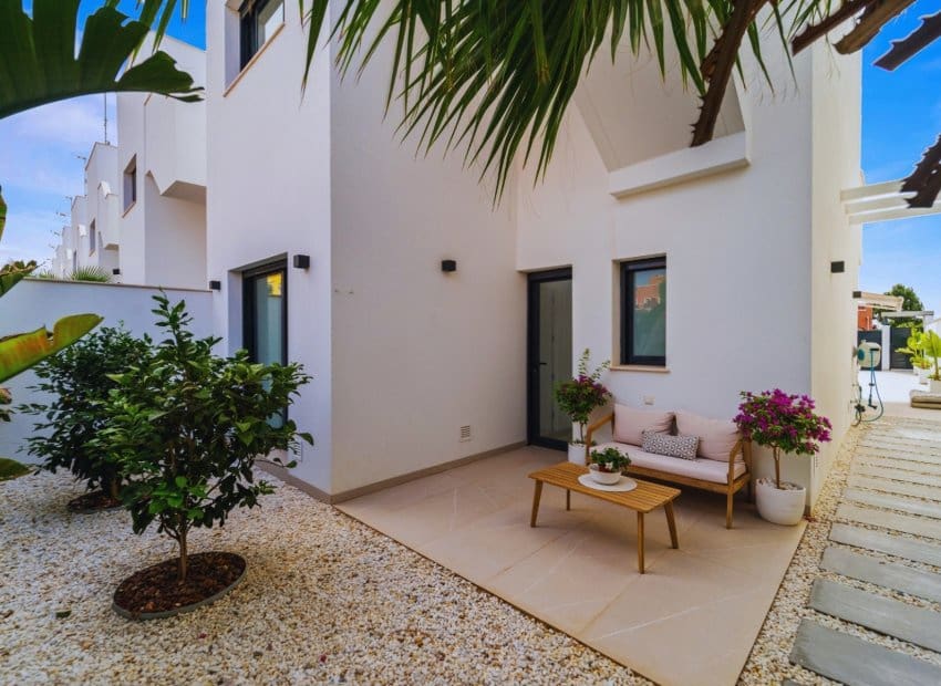 3 quarto Moradia para venda em Los Montesinos com piscina - 425 000 € (Ref: 10029090)